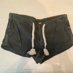 Black beach shorts with thick knit strap